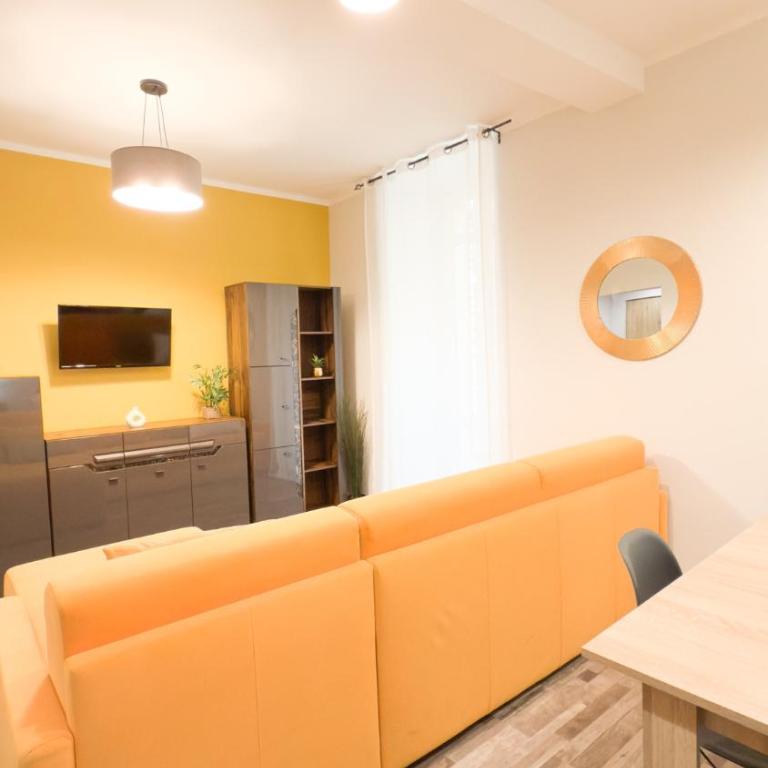 Residenza Santa Anastasia Yellow Balcony and lift in Piazza Erbe - Appartamento con 1 Camera da Letto - 81