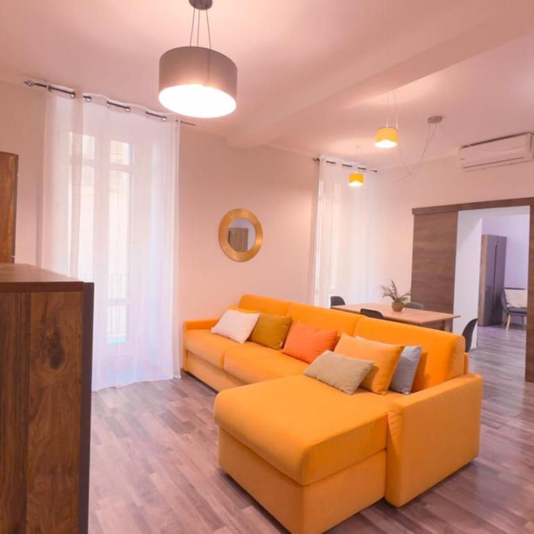Residenza Santa Anastasia Yellow Balcony and lift in Piazza Erbe - Appartamento con 1 Camera da Letto - 83