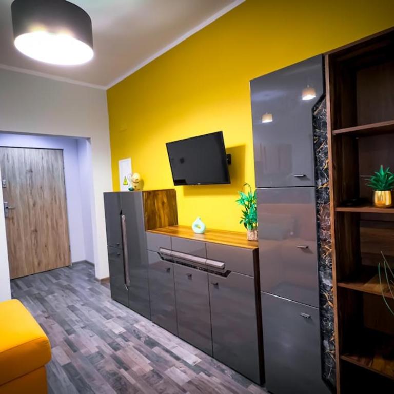 Residenza Santa Anastasia Yellow Balcony and lift in Piazza Erbe - Appartamento con 1 Camera da Letto - 84