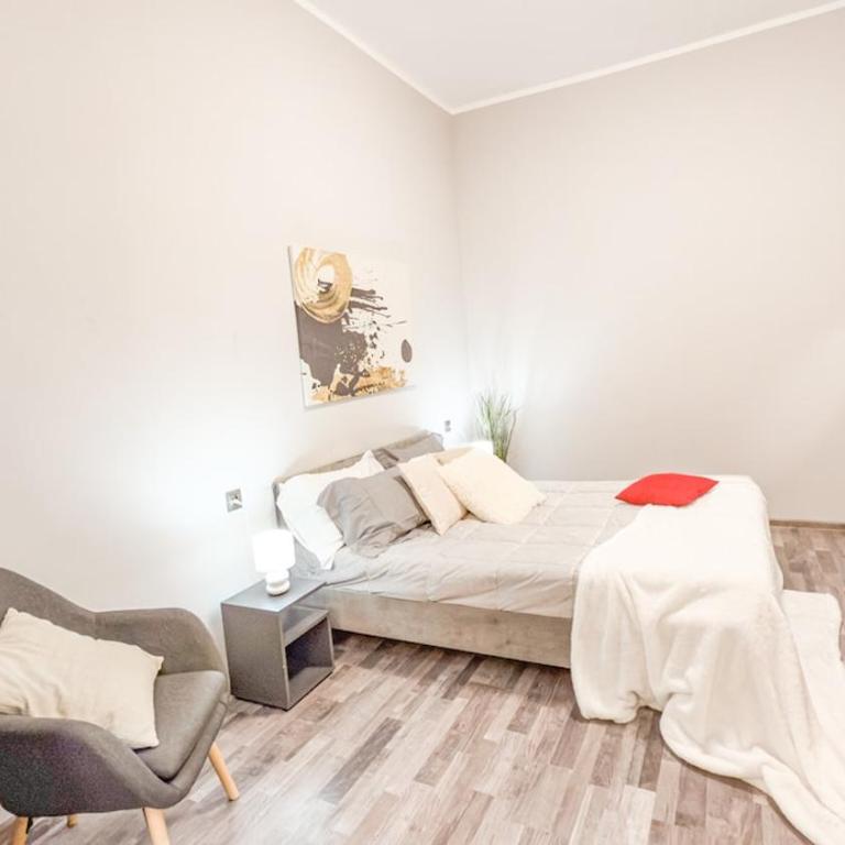 Residenza Santa Anastasia Yellow Balcony and lift in Piazza Erbe - Appartamento con 1 Camera da Letto - 86