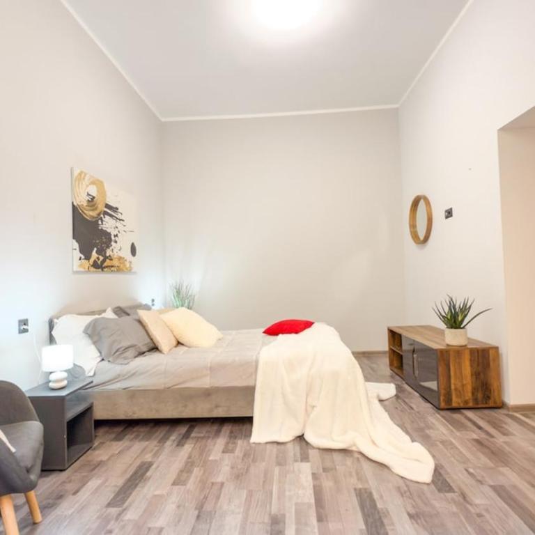 Residenza Santa Anastasia Yellow Balcony and lift in Piazza Erbe - Appartamento con 1 Camera da Letto - 88