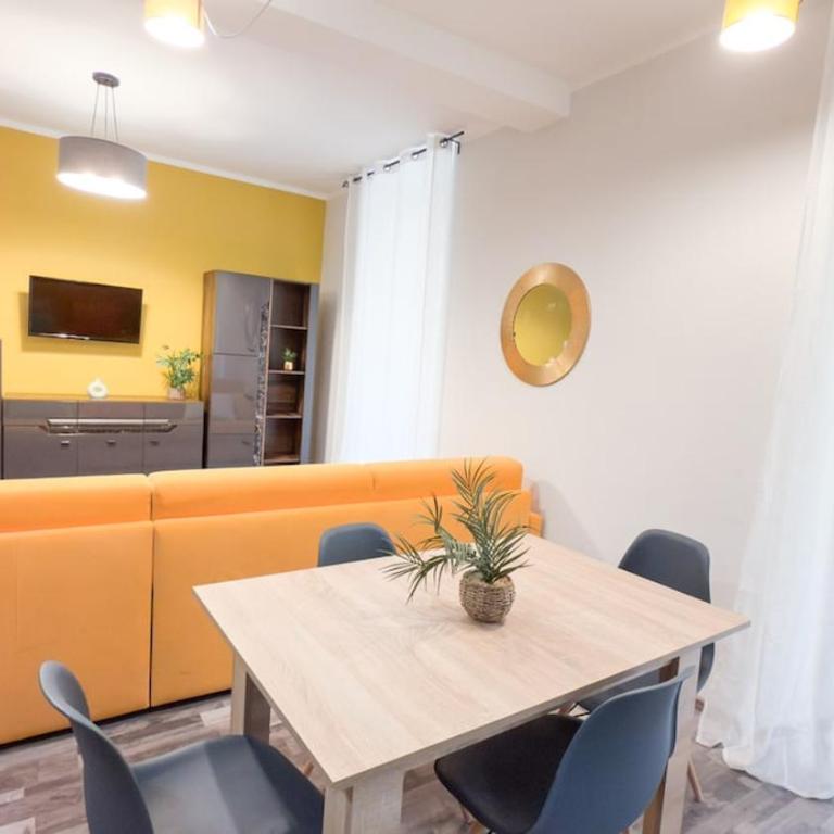 Residenza Santa Anastasia Yellow Balcony and lift in Piazza Erbe - Appartamento con 1 Camera da Letto - 99