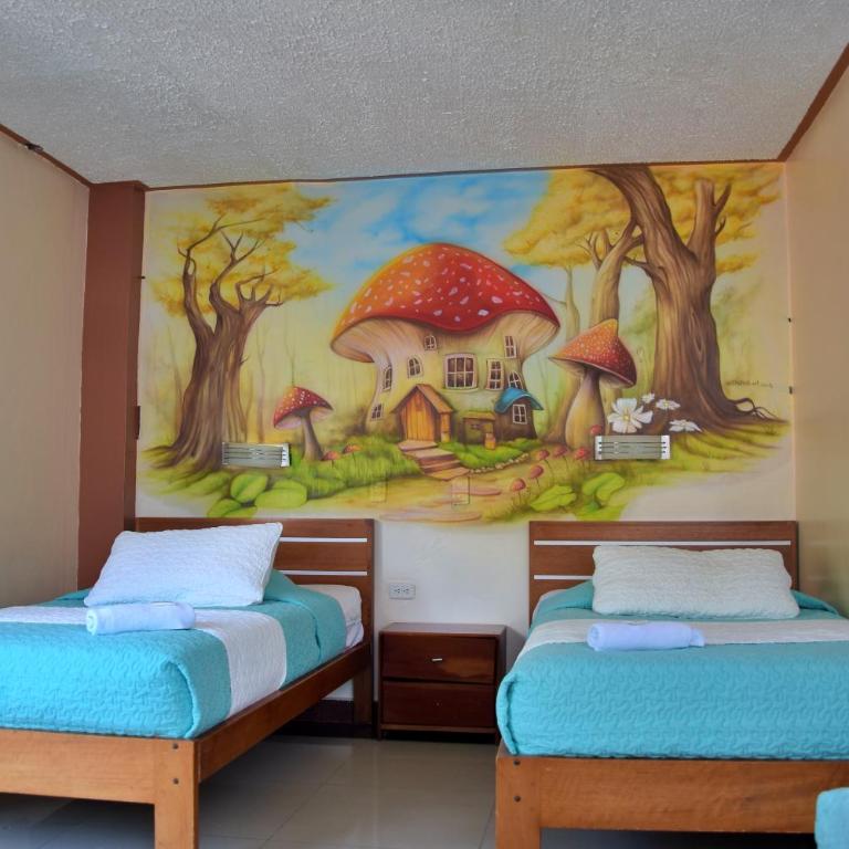 Hostal Dulce Amanecer - Habitación Cuádruple con balcón - 13