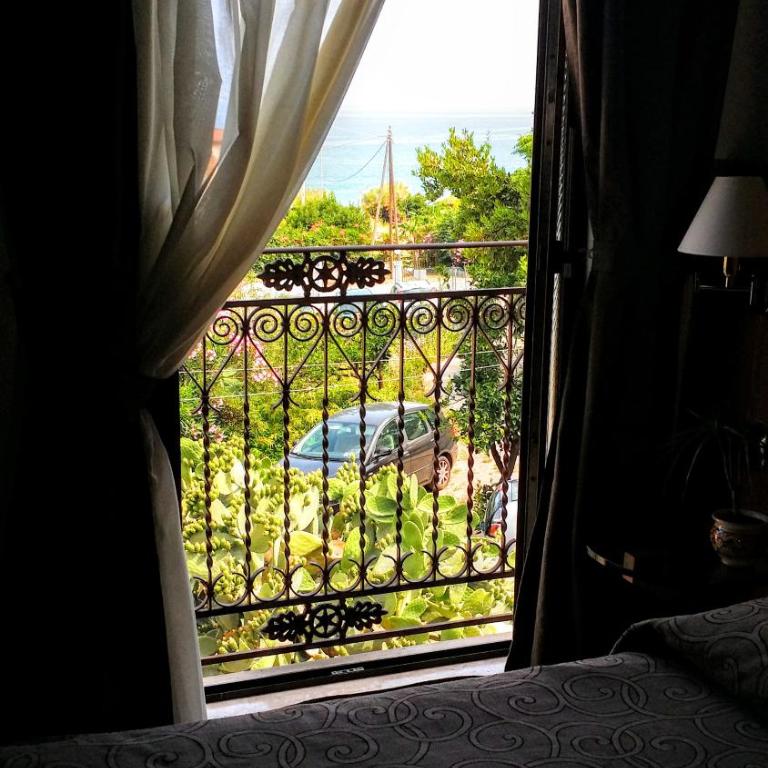 Villa Margherita - Camera Matrimoniale con Vista Mare - 3