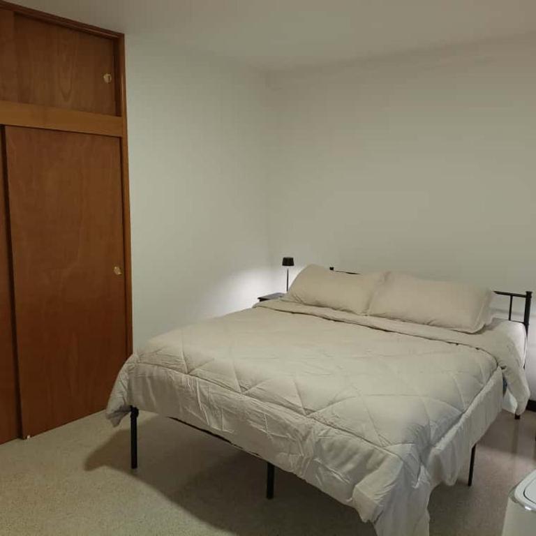 Apartamento Espacioso Como Nuevo con 2 Habitaciones y a 5 minutos de San Bernardino con Ascensor Operativo - Two-Bedroom Apartment - 4