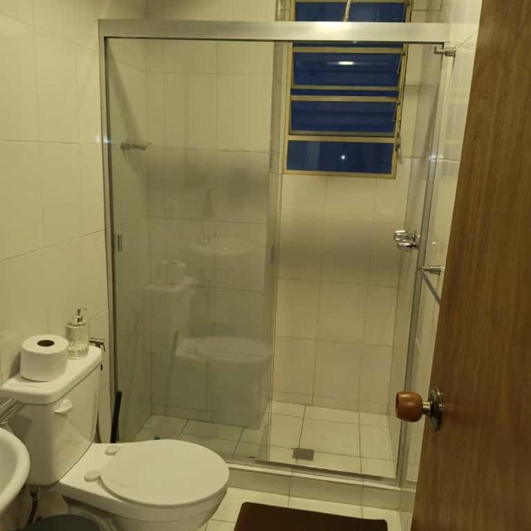 Apartamento Espacioso Como Nuevo con 2 Habitaciones y a 5 minutos de San Bernardino con Ascensor Operativo - Two-Bedroom Apartment - 13