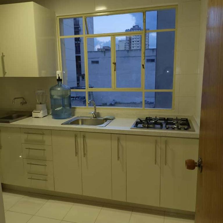 Apartamento Espacioso Como Nuevo con 2 Habitaciones y a 5 minutos de San Bernardino con Ascensor Operativo - Two-Bedroom Apartment - 19