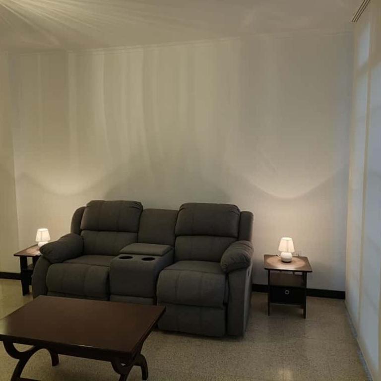 Apartamento Espacioso Como Nuevo con 2 Habitaciones y a 5 minutos de San Bernardino con Ascensor Operativo - Two-Bedroom Apartment - 26