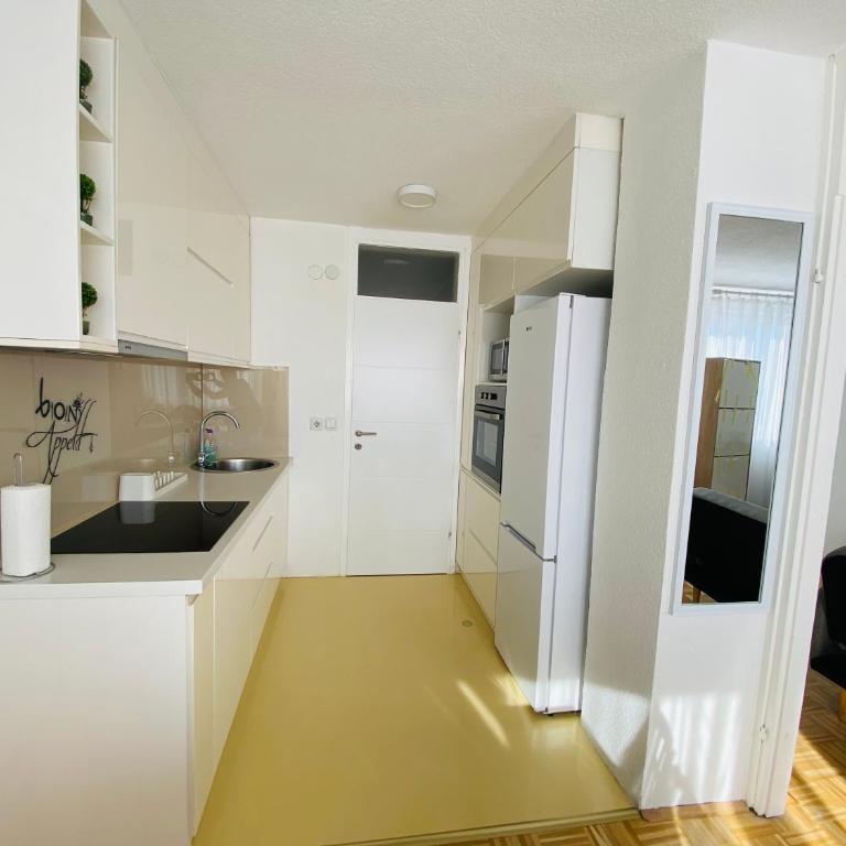 Apartment EtnA! Near to Airport - One-Bedroom Apartment - 14