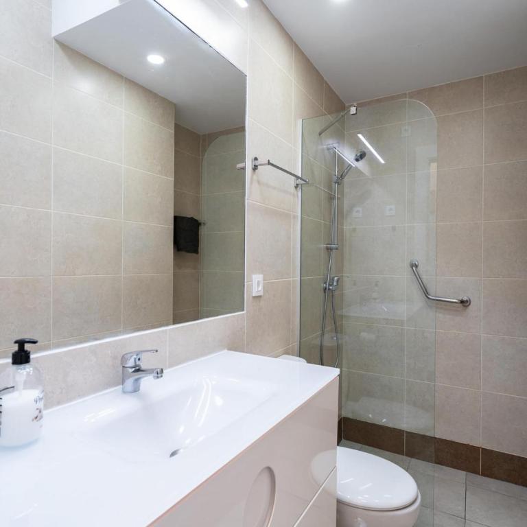Modern Beachfront Escape, Calahonda - Apartamento de 1 dormitorio - 14