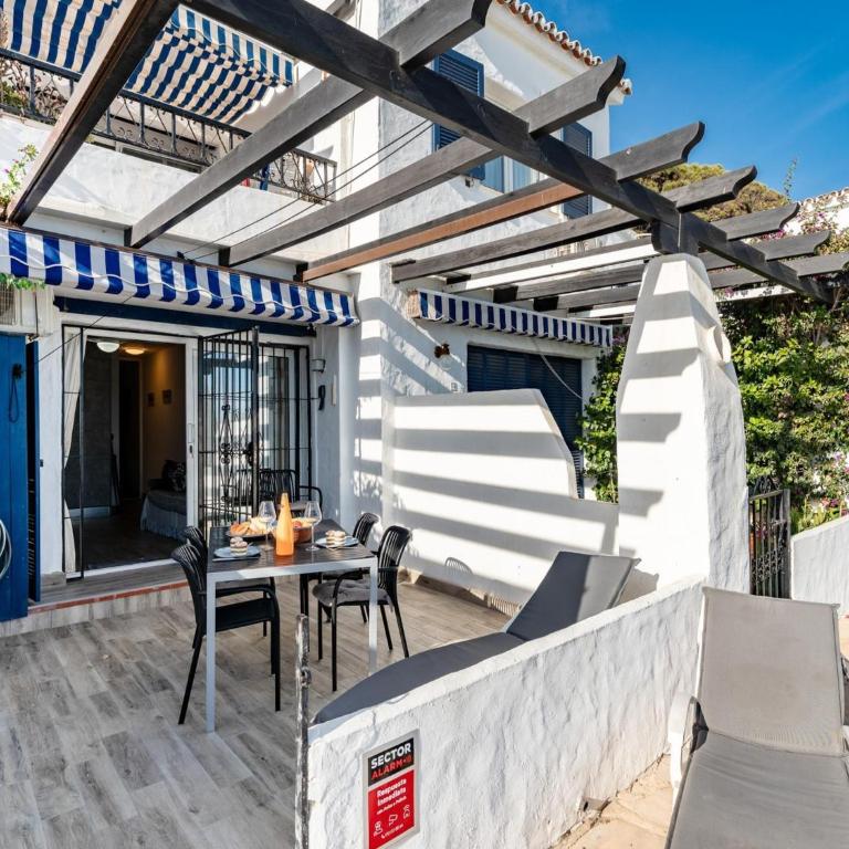 Modern Beachfront Escape, Calahonda - Apartamento de 1 dormitorio - 1