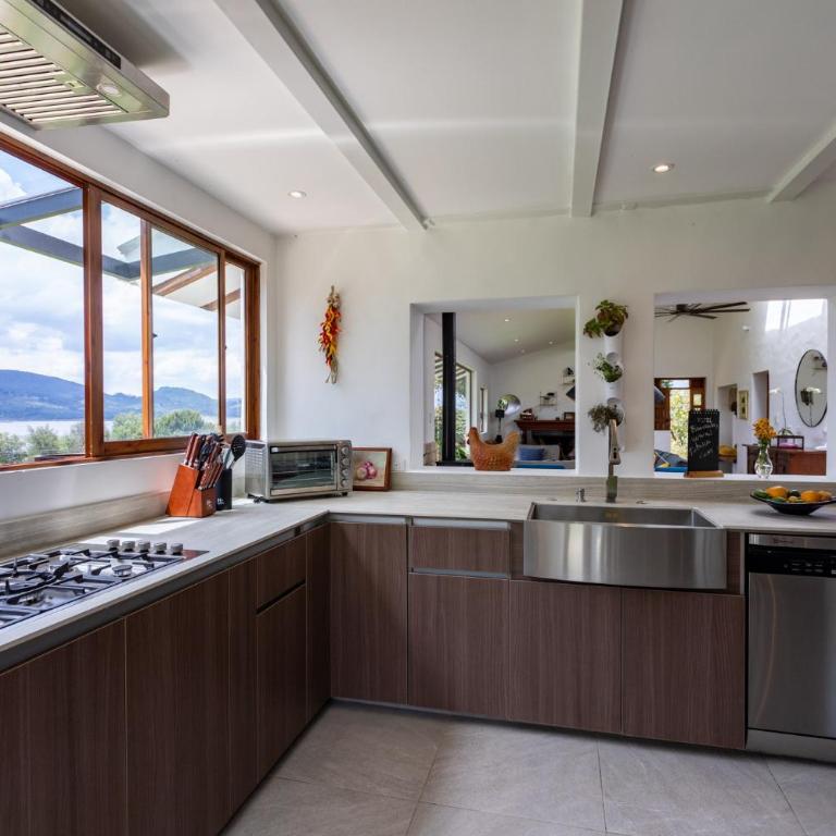 FINCA TUTASUA Lake View Luxury House - Villa - 14