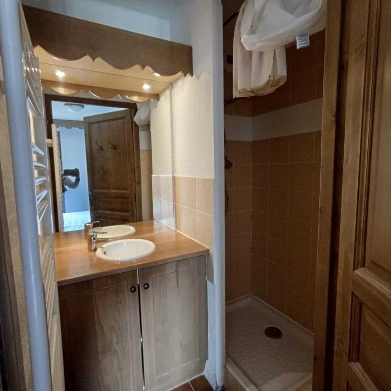 Appartement lumineux sud avec terrasse, garage couvert, accès direct piste - FR-1-445-230 - Apartment - 7