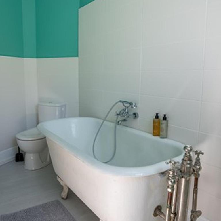 Grande demeure avec piscine couverte et parking pour 15 personnes - FR-1-858-4 - Maison de Vacances - 6