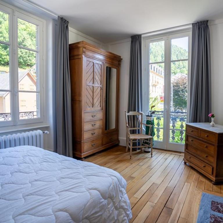 Grande demeure avec piscine couverte et parking pour 15 personnes - FR-1-858-4 - Maison de Vacances - 10