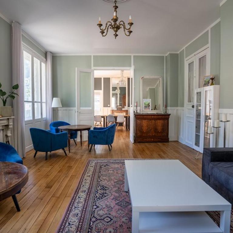 Grande demeure avec piscine couverte et parking pour 15 personnes - FR-1-858-4 - Maison de Vacances - 21