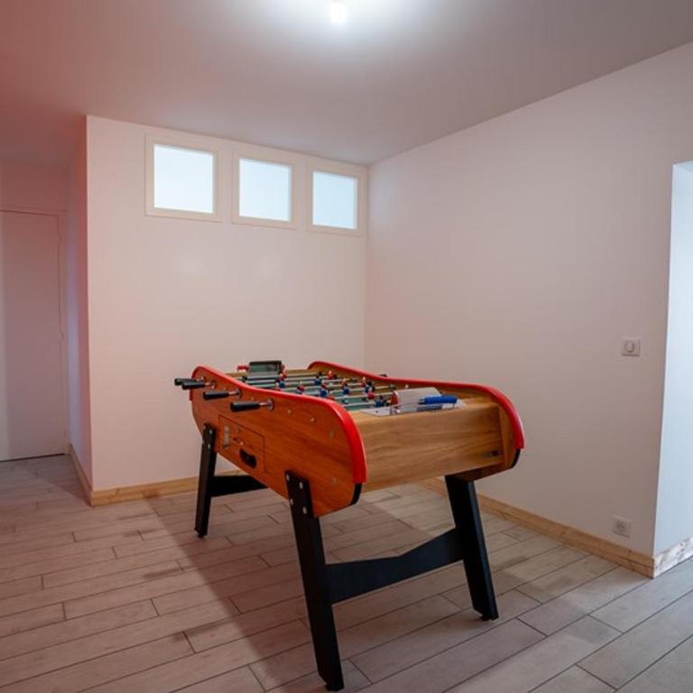 Grande demeure avec piscine couverte et parking pour 15 personnes - FR-1-858-4 - Maison de Vacances - 24