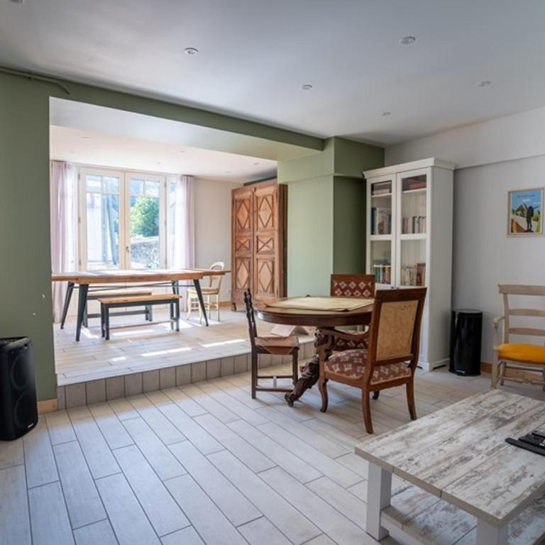 Grande demeure avec piscine couverte et parking pour 15 personnes - FR-1-858-4 - Maison de Vacances - 27