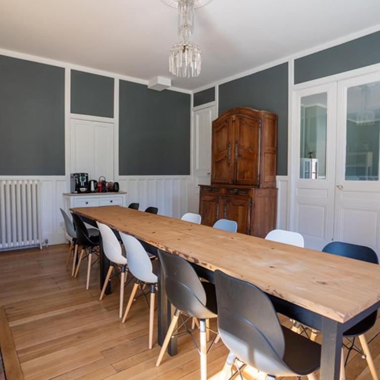 Grande demeure avec piscine couverte et parking pour 15 personnes - FR-1-858-4 - Maison de Vacances - 33