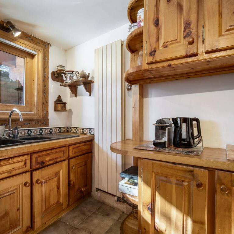 Chalet authentique à Courchevel 1850 avec terrasse et parking - FR-1-564-164 - Chalet - 11