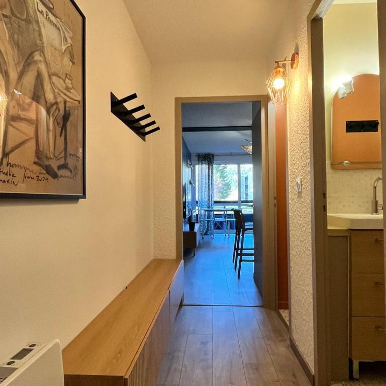 Studio rénové avec balcon, parking privé, proche des pistes - 4 pers - FR-1-737-103 - Studio - 12