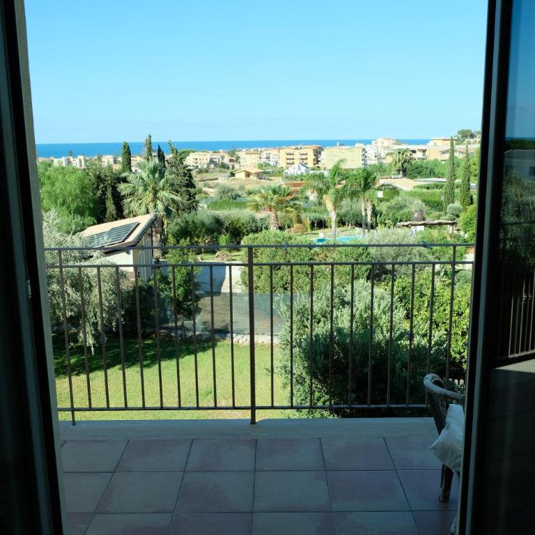 B&B La Casetta degli Aranci - Camera Matrimoniale Deluxe con Balcone e Vista Mare - 2