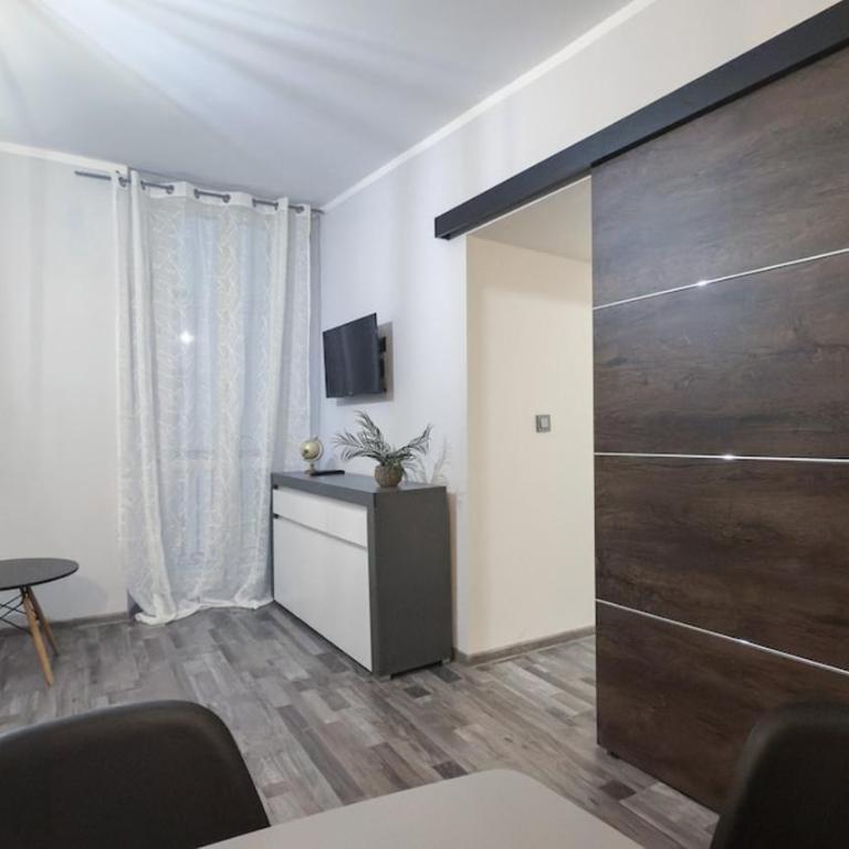 Residenza Santa Anastasia Green Piazza Erbe Lift & Balcony - Appartamento con 1 Camera da Letto con Vista - 12