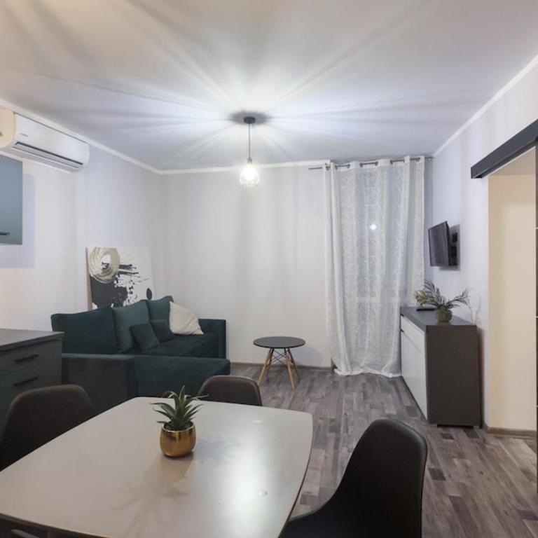 Residenza Santa Anastasia Green Piazza Erbe Lift & Balcony - Appartamento con 1 Camera da Letto con Vista - 60