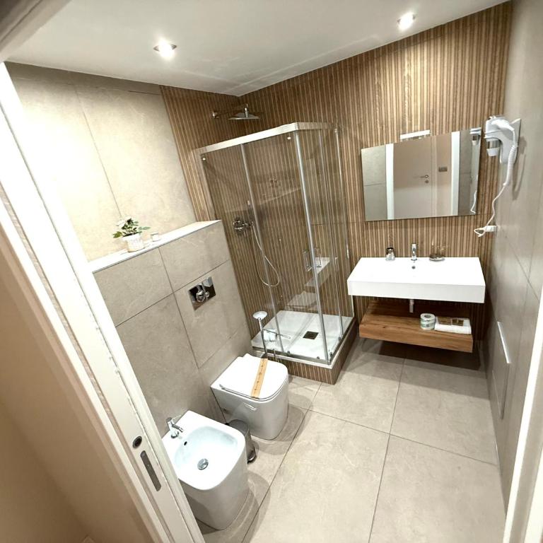 B&B Ovidio - Deluxe Double Room (2 Adults + 1 Child) - 17
