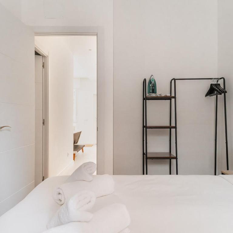 Comfortable charming - 2 Bdrs 2 Baths -Ventas - Two-Bedroom Apartment - 16