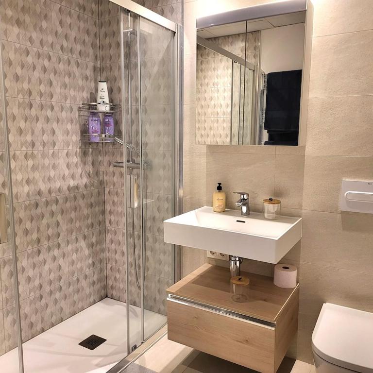 The blue apartment in Las Mesas, Estepona - Apartamento de 2 dormitorios con vistas al mar - 48
