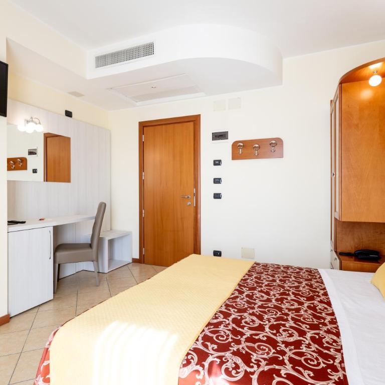 Hotel Palm Beach B&B SEA VIEW - Camera Standard Matrimoniale/Doppia con Letti Singoli con Balcone - 6