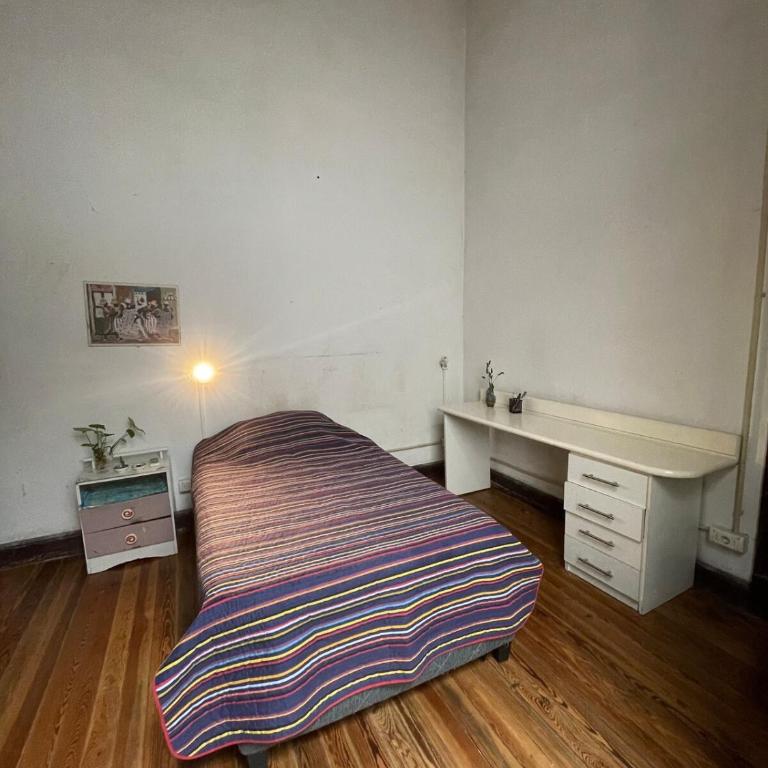 Very spacious house in Ciudad Vieja - One-Bedroom Apartment - 12