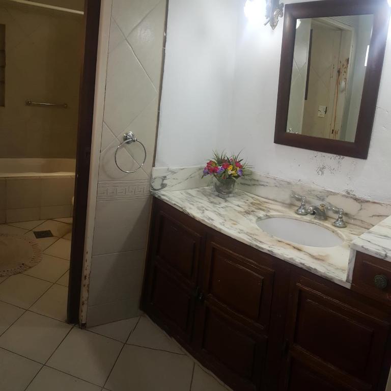 Hotel Lincoln Rooms - Habitación Cuádruple - vistas al jardín - 4