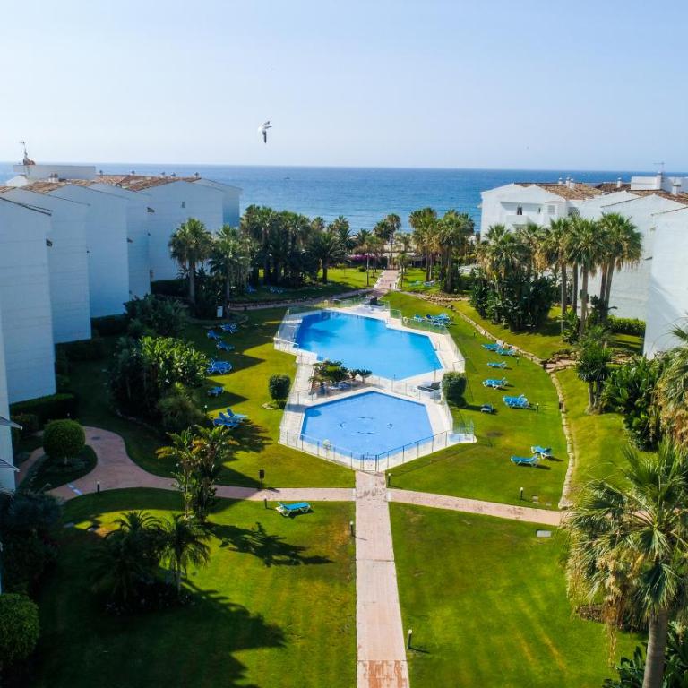 MARBELLA BANUS SUITES - Playa Rocio Beachfront Residential - Apartamento de 3 dormitorios con balcón - 2