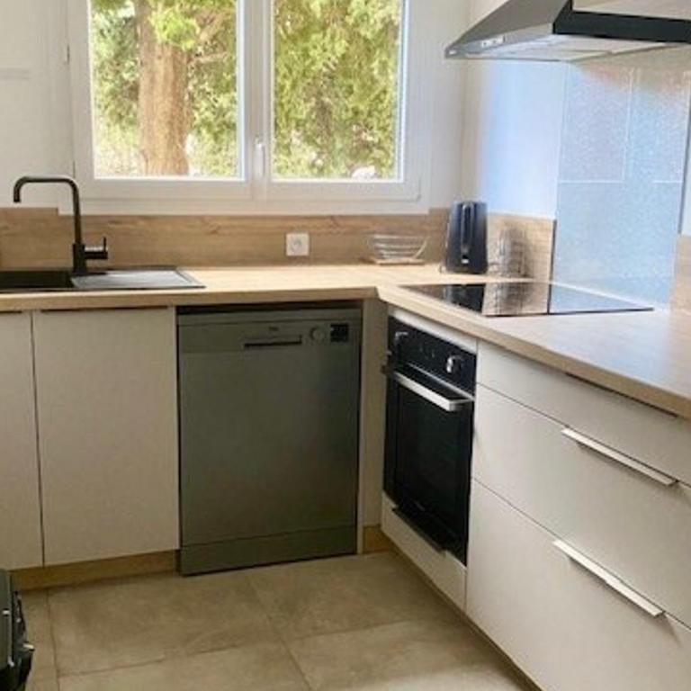 très bel F3 avec balcon - FR-1-703-217 - Appartement - 11