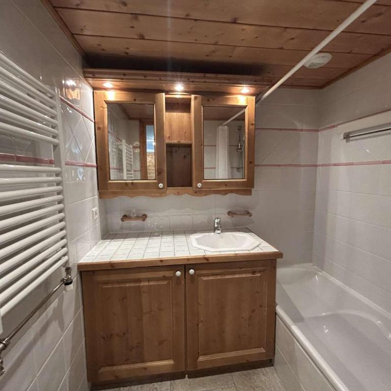 Superbe Appartement 4P 6 Pers avec Piscine et Parking à Méribel - FR-1-180-598 - Appartement - 6