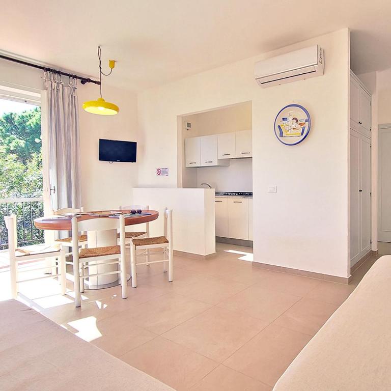 Residence Capobianco - Appartamento Deluxe con 2 Camere da Letto e Balcone - 4