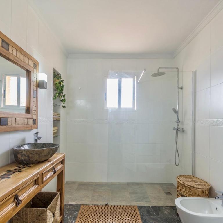 CHALET CON PISCINAS Y VISTAS DE ENSUEÑO - Casa de 5 dormitorios - 64