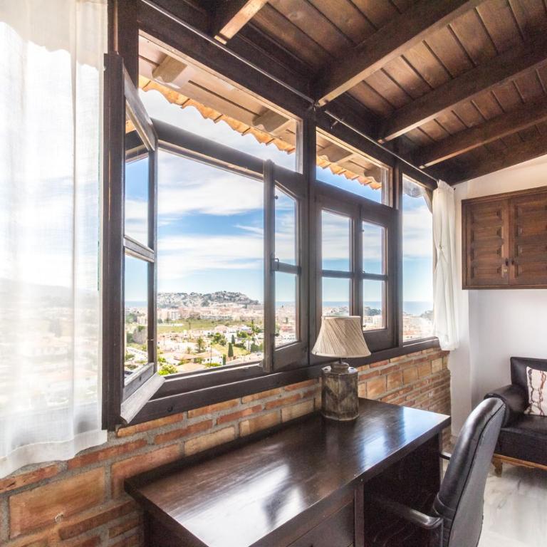 CHALET CON PISCINAS Y VISTAS DE ENSUEÑO - Casa de 5 dormitorios - 71