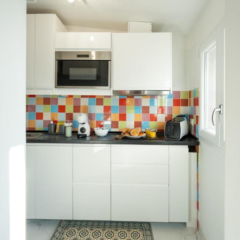 Avelli Pia Fourth Floor with 2 Bathrooms - Florence Charming Apartments - Delightful and bright 4rd-floor apartment without elevator, overlooking one of Florence's most beautiful squares, Exceptionally located for exploring the city - Appartamento con 1 Camera da Letto - 10
