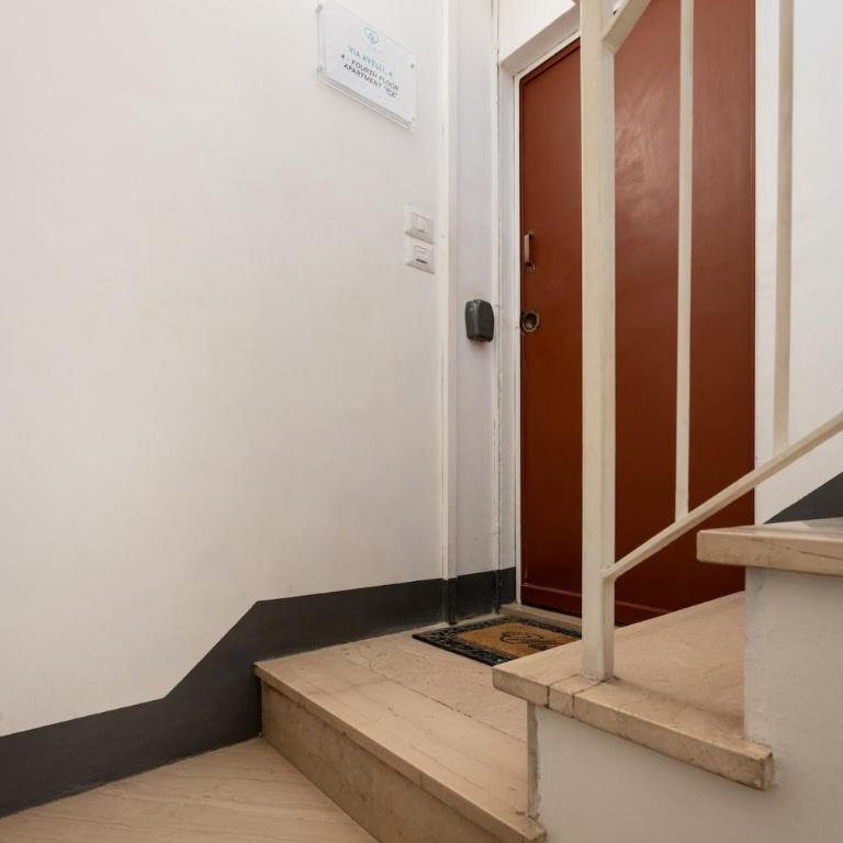 Avelli Pia Fourth Floor with 2 Bathrooms - Florence Charming Apartments - Delightful and bright 4rd-floor apartment without elevator, overlooking one of Florence's most beautiful squares, Exceptionally located for exploring the city - Appartamento con 1 Camera da Letto - 13