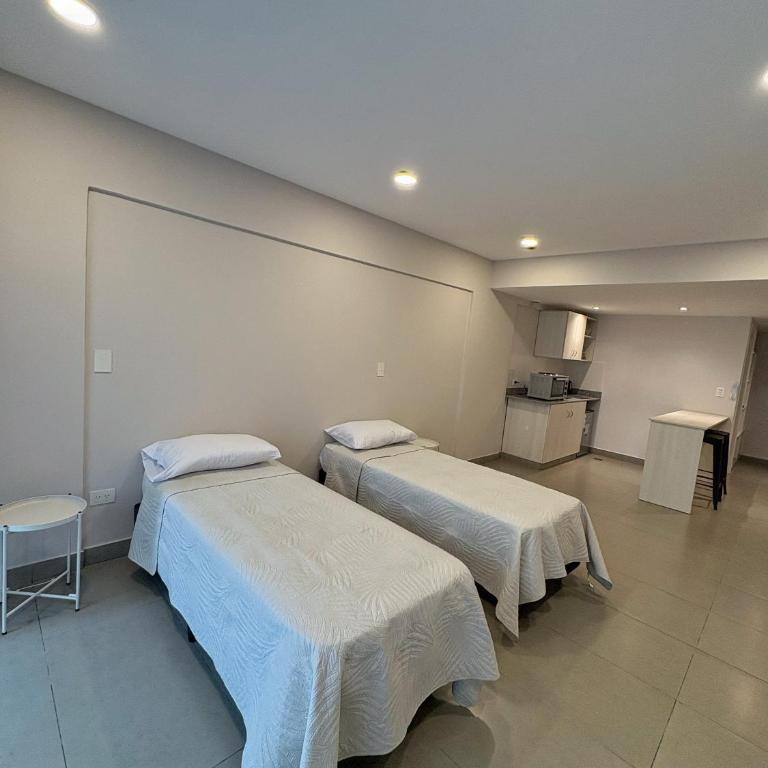 Studio moderno con balcón, cerca de bares y restaurantes - One-Bedroom Apartment - 3
