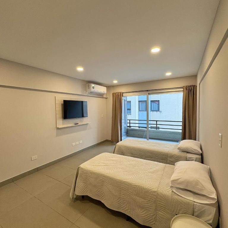 Studio moderno con balcón, cerca de bares y restaurantes - One-Bedroom Apartment - 6