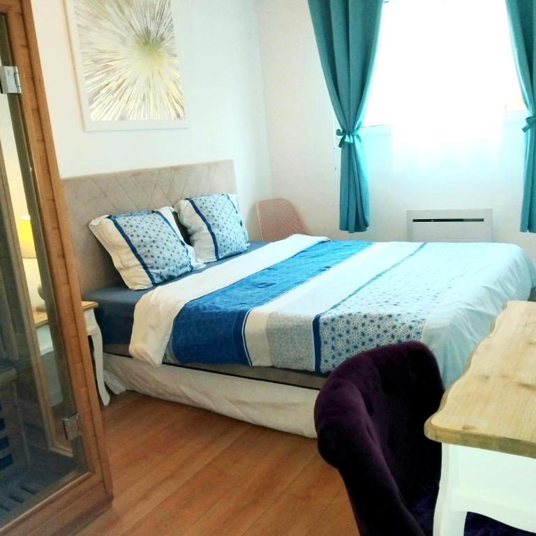 Apt au calme, 2-3 chambres, Sauna, 2 parkings, bus sur place - Appartement avec Vue et Balcon - 5