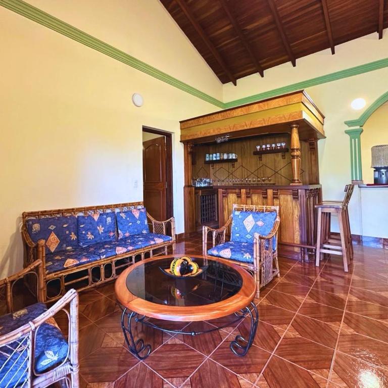 Casa Quinta en Ñemby - Three-Bedroom House - 7