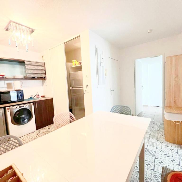 Apt au calme, 2-3 chambres, Sauna, 2 parkings, bus sur place - Appartement avec Vue et Balcon - 19