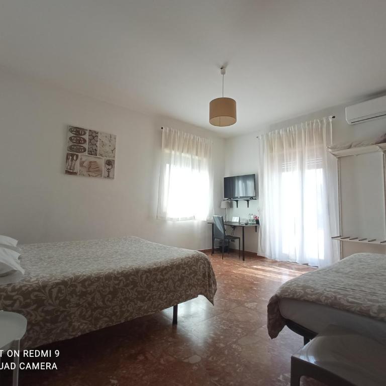 Bed & Breakfast Fontanarossa Airport -Private Parking- - Triple Room with Terrace - 5
