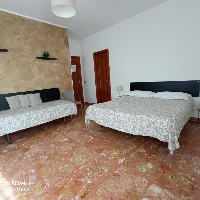 Bed & Breakfast Fontanarossa Airport -Private Parking- - Triple Room with Terrace - 2