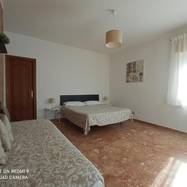 Bed & Breakfast Fontanarossa Airport -Private Parking- - Triple Room with Terrace - 3